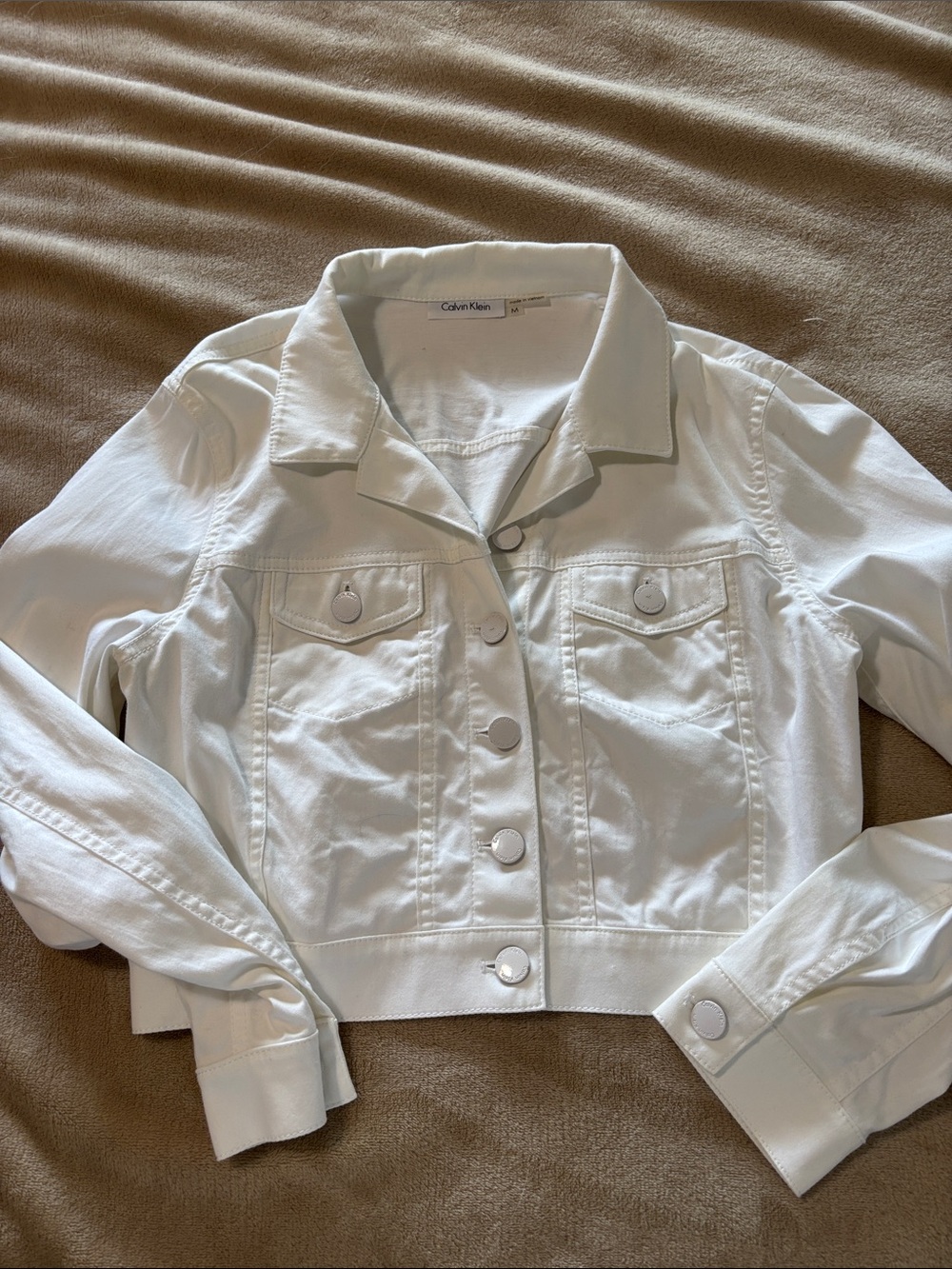 Calvin Klein white cropped lightweight jacket. It is a classic outerwear piece